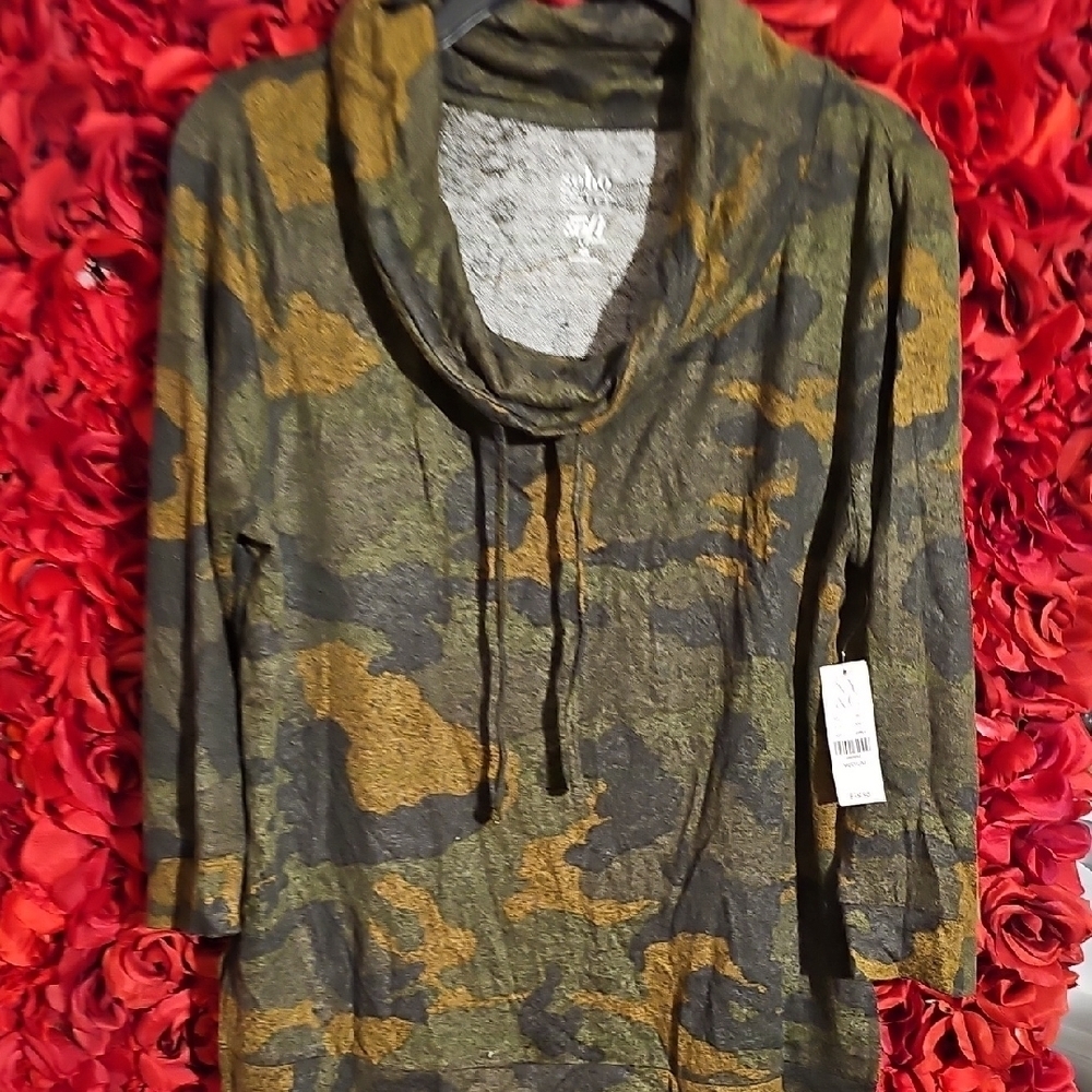 NY&CO NWT Women'sCamouflage Cowl Neck Top Size Medium